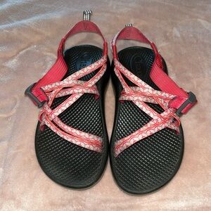 Kids Chaco’s size 2 Coral and white